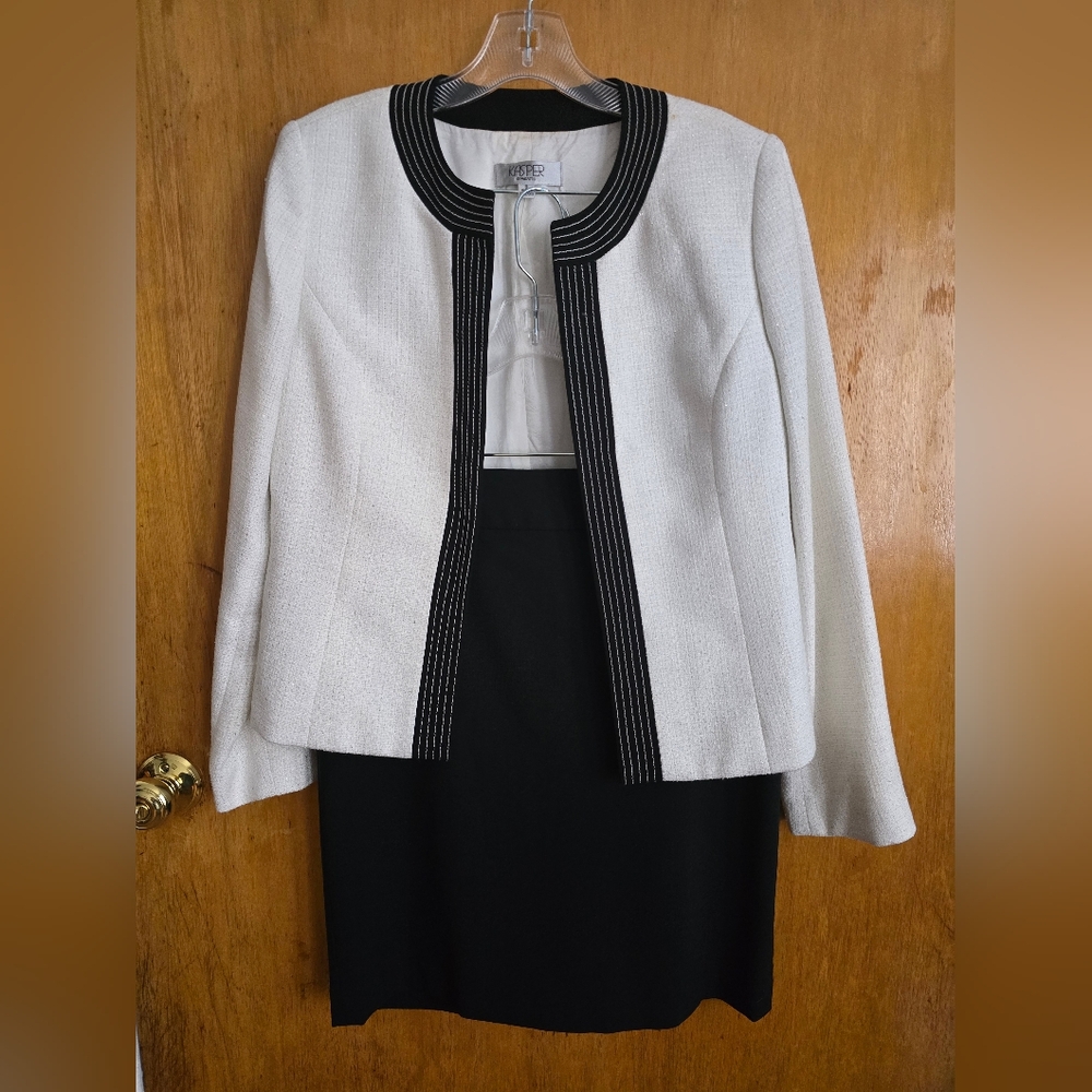 Kasper White and Black Blazer for a Sophisticated Look